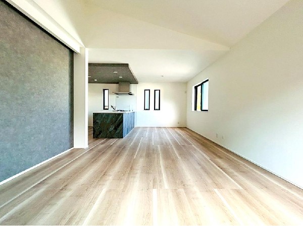 陽光とさわやかな風がハーモニーを奏でるリビング　何気なく過ぎる時も上質なひとときに。