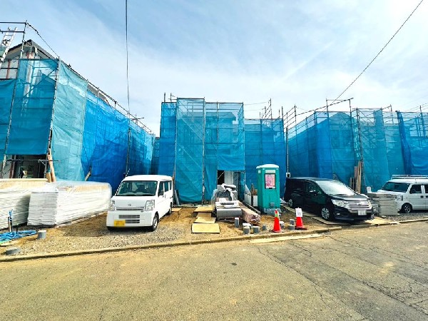 外観:窓枠から切り取られたまるで写真のような澄み切った光景。季節の移り変わりとともに、ゆっくりと愛でる時のありがたみ。