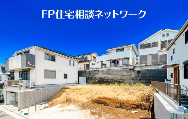 外観:風景に寄り添いながらも、個性を失わない外観。光が差し込む角度や、季節ごとの影の表情が、建物に生命を吹き込みます。住む人の心を映すように、穏やかで優しい印象を与えてくれます。