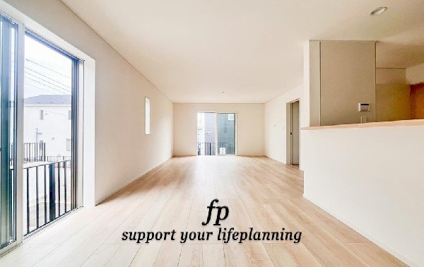 家族と過ごす時間を大切にする方にピッタリのゆとりの住空間です。お子様が元気に走り回っても安心して見守れます。家族の笑い声が今にも目に浮かびそうですね。