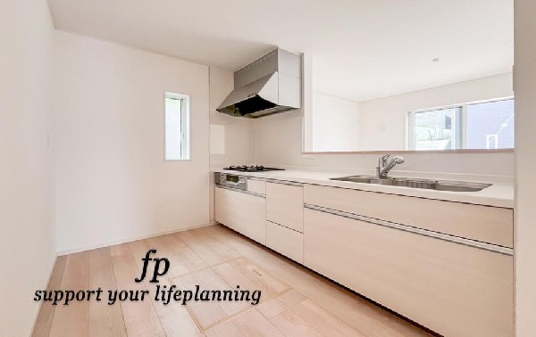 対面式のカウンターキッチンは、出来上がったお料理をカウンターに並べてお子様が運ぶなど、お手伝いの時間も増えそうですね！家族と会話をしながら料理を楽しめ一体感を感じられるキッチン。