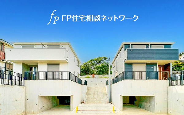 外観:四季の移り変わりを感じられる贅沢な環境。緑に恵まれたエリアで、毎日のお散歩も気持ちよさそうです。自然に包まれた穏やかな暮らしができる住環境が整っています。