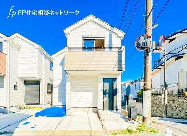 外観:落ち着きある住宅街、一種低層住居専用地域内に位置しています。日当りを大きく遮られることもありません。