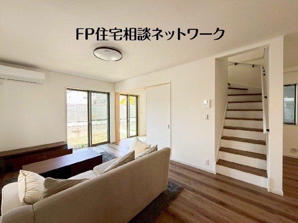 窓をあけるとすがすがしい空気が肌をひきしめる朝。鳥たちのさえずりが「おはよう」のあいさつに聞こえる。大好きなオムライスとコーヒーの香りにゆっくりと笑顔に変わっていく時間。