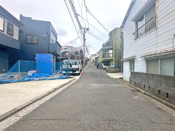 外観:光と風が行わたる開放感あふれる邸宅　春には気持ちの良いそよ風、冬には朝の暖かな光　季節の移り変わりを感じる暮らしを実現