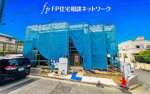 外観:隣地と距離を置き、優美に佇む住宅。暮らす家族と来訪者の目をの楽しませる外観。戸建住宅の良さを知っていただける一邸が新しい家族を待ちます。