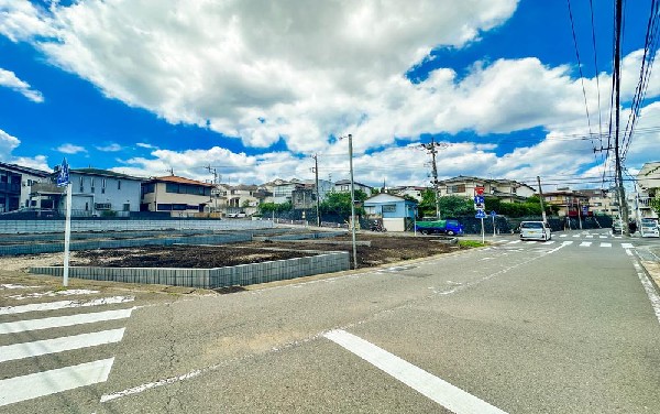 外観:長津田駅まで徒歩15分の通勤通学に便利な好立地！忙しい朝や遅い帰宅時にも嬉しいですよね！急な雨にもほとんど濡れずに家まで着いてしまう距離。駅周辺のお買物施設も利用でき、便利で快適な生活が送れそう。
