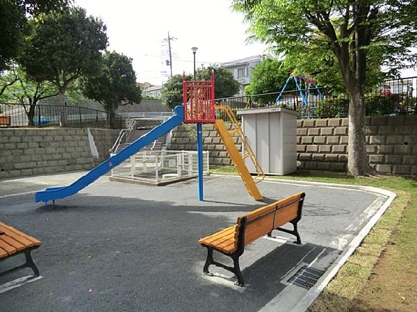 周辺環境:平戸坂下公園(平戸坂下公園まで100m 公園近くでお子様も安心して遊べます♪)