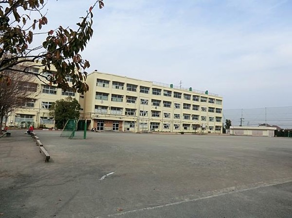 周辺環境:横浜市立西富岡小学校(横浜市立西富岡小学校まで300m)