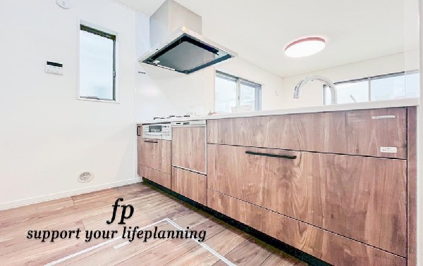 対面式のカウンターキッチンは、出来上がったお料理をカウンターに並べてお子様が運ぶなど、お手伝いの時間も増えそうですね！家族と会話をしながら料理を楽しめ一体感を感じられるキッチン。