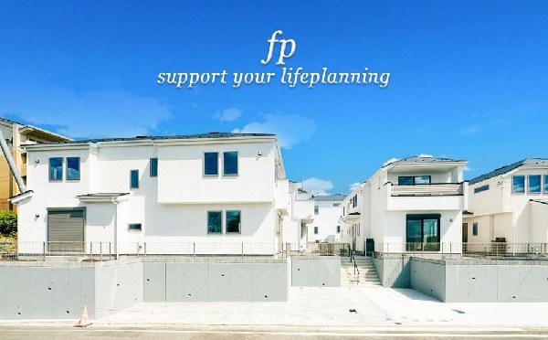 外観:清潔感のあるカラーで爽やかな中にもあたたかみを感じさせるデザイン。青空を背景に凛と立つスタイリッシュな外観が、住まう人に誇りを与えてくれます。