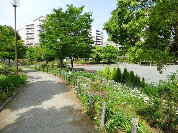 周辺環境:十日市場西公園(十日市場西公園まで500m)