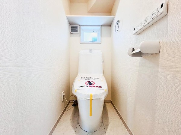 洗浄機能付き便座を標準装備。便座保温機能もあるので寒い季節も安心。