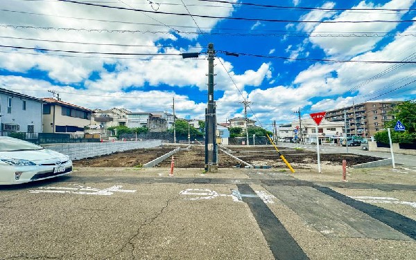 外観:毎日のお散歩も快適な緑に恵まれた閑静な住宅地は、伸び伸びスローライフを叶えてくれます。自然豊富な季節の移ろいを身近に感じられる環境で子育てすれば、お子様もきっと素直に成長してくれるはずです！
