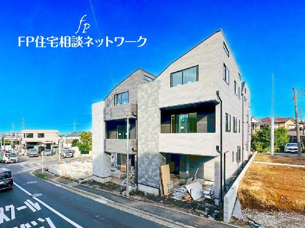 外観:閑静な住宅地で子育て家族にピッタリ。毎日のお散歩も快適な緑に恵まれたエリアで、自然に包まれた穏やかな暮らしを実現するための、ゆとりある住環境が整っています。緑の潤いを感じながらホッと生活できそう。