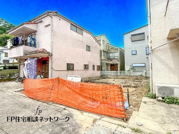 外観:◇外観◇  四季を通じて自然と触れ合えるスポットが周辺には盛りだくさん！お散歩やジョギング、週末のご家族での遊びに最適です。目の前に広がる開放感とゆとり、暮らしの夢を育む理想の住まいがここにはあります。