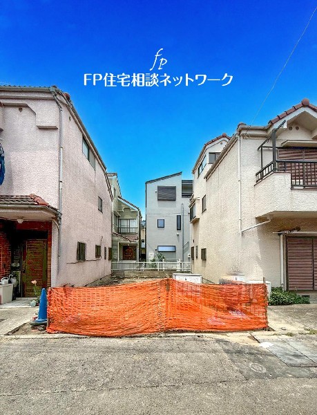 外観:現地周辺はフラットな住環境です。日頃のお買い物やお子さんの送り迎えなど、日常生活における移動が苦になりません。