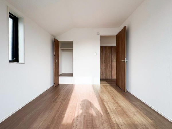 居室３部屋は全て5帖以上で十分な広さです。どのお部屋を自分の部屋にするか考えるのも新居の楽しみの一つです。