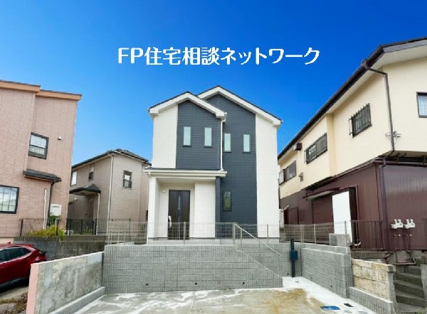 外観:落ち着きある住宅街、一種低層住居専用地域内に位置しています。日当りを大きく遮られることもありません。
