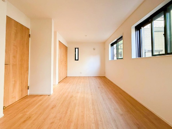 10.4帖の広いお部屋としても使えるだけでなく、リフォームで壁を設ければ、5.1帖と5.3帖の洋室に分けることがでます。家族の成長に合わせて様々な使い方が出来そうです。