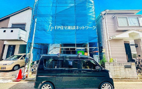 外観:閑静な住宅地で子育て家族にピッタリ。毎日のお散歩も快適な緑に恵まれたエリアで、自然に包まれた穏やかな暮らしを実現するための、ゆとりある住環境が整っています。緑の潤いを感じながらホッと生活できそう。