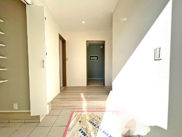 外観:住まう人の帰り、訪れる人を優しく迎える安らぎに満ちた空間　上質感あふれるエントランス