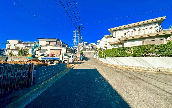 外観:毎日のお散歩も快適な緑に恵まれた閑静な住宅地は、伸び伸びスローライフを叶えてくれます。自然豊富な季節の移ろいを身近に感じられる環境で子育てすれば、お子様もきっと素直に成長してくれるはずです！