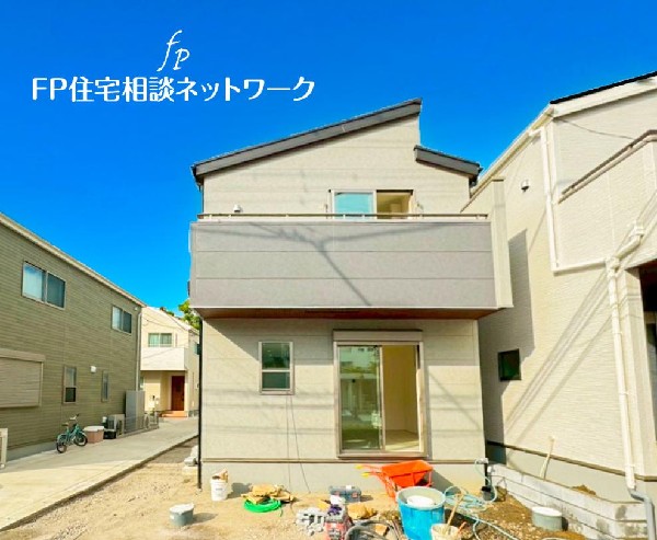 外観:緑に恵まれた閑静な住宅地は、毎日のお散歩も快適。伸び伸びスローライフを叶えてくれます。季節の移ろいを身近に感じられる自然豊かな環境で子育てすれば、お子様もきっと素直に成長してくれるはずです！