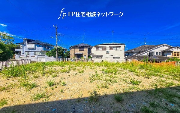 外観:一種低層住居専用地域は殆どの住宅が2階建て。それぞれの敷地にしっかり日当たりを確保できるよう設計された住宅専用地域です。閑静な住宅街で住環境を重視する方にオススメできる立地です。