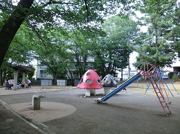 周辺環境:青葉台公園(青葉台公園まで700m)