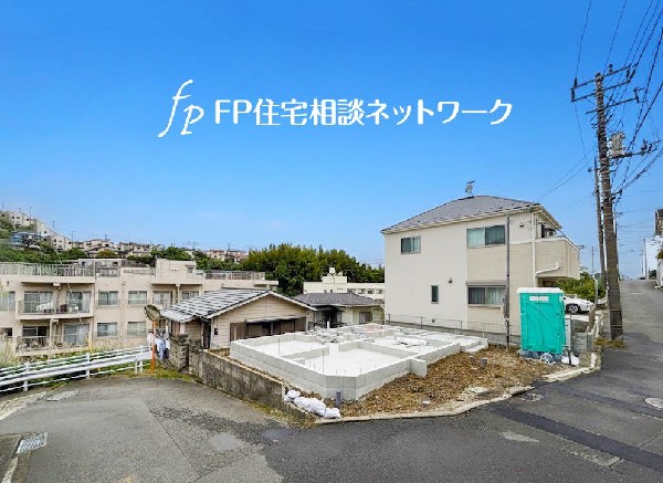 外観:日当たりが良く開放感のある角地です。 2方向から光や風を取り込める、明るく快適な住まいが実現しました！