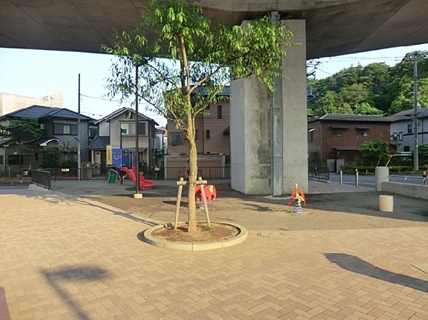 周辺環境:陣ヶ下渓谷ひろば公園