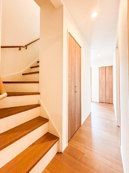 ２４時間換気システムを採用した風通しの良い室内は、湿気がこもりづらく快適に過ごせそうです。