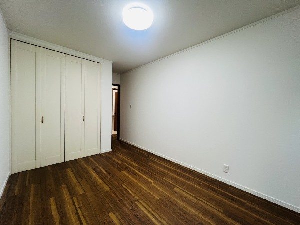 清潔感あるカラーで仕上げられた内装です。