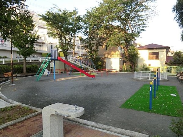 周辺環境:上永谷半在家公園(上永谷半在家公園まで220m)