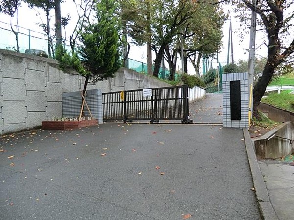 周辺環境:横浜市立都田中学校(横浜市立都田中学校まで1100m)