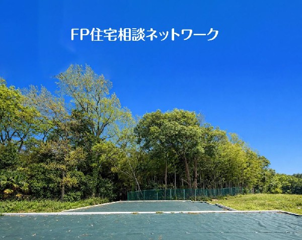 外観:四季を通じて自然と触れ合えるスポットが周辺には盛りだくさん！お散歩やジョギング、週末のご家族での遊びに最適です。目の前に広がる開放感とゆとり、暮らしの夢を育む理想がここにあります。