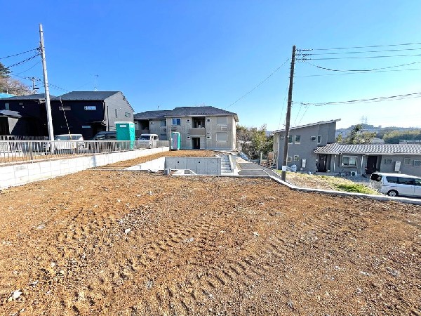 外観:窓枠から切り取られたまるで写真のような澄み切った光景。季節の移り変わりとともに、ゆっくりと愛でる時のありがたみ。