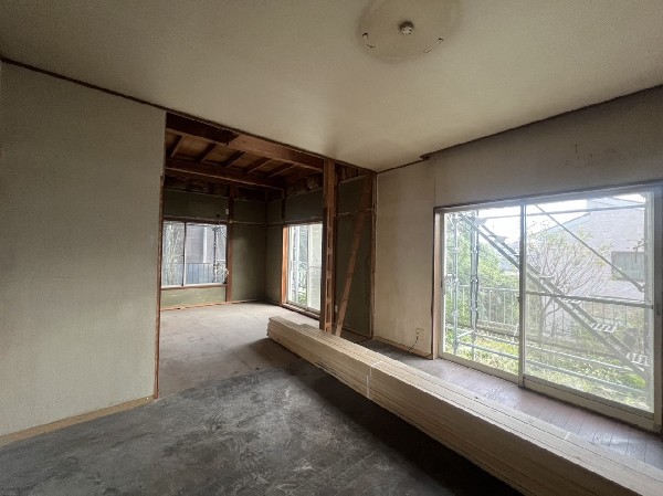 たくさんの光を取り込める大きな窓