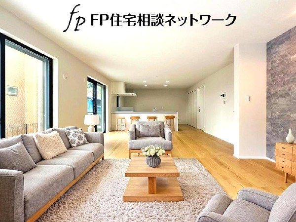 愛犬と寛ぐのんびりした時間　そよぐ風、緑の香り　まるで写真のような澄み切った光景。少しずつ育む家族との時間やありがたみ。幸せを噛みしめる穏やかな生活。