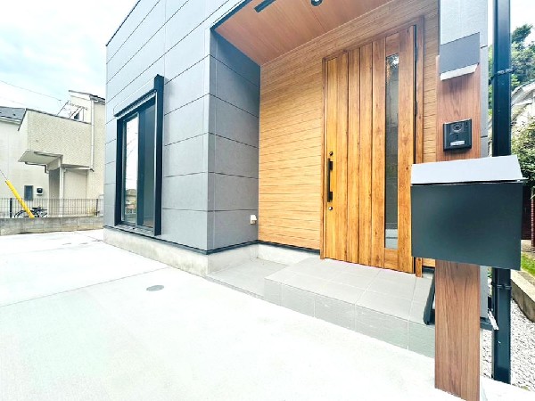 外観:住まう人の帰り、訪れる人を優しく迎える安らぎに満ちた空間　上質感あふれるエントランス