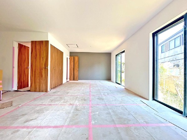 リビング施工中　間もなく完成♪