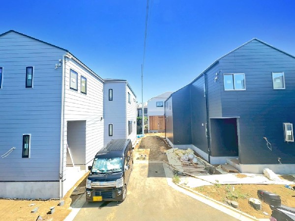 外観:窓枠から切り取られたまるで写真のような澄み切った光景。季節の移り変わりとともに、ゆっくりと愛でる時のありがたみ。