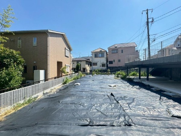 外観:緑に恵まれたエリアで、毎日のお散歩も気持ちよさそうです。自然に包まれた穏やかな暮らしができそうです。