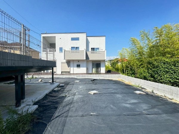 外観:閑静な住宅地で子育て家族にピッタリ。毎日のお散歩も快適な緑に恵まれたエリアで、自然に包まれた穏やかな暮らしを実現するための、ゆとりある住環境が整っています。