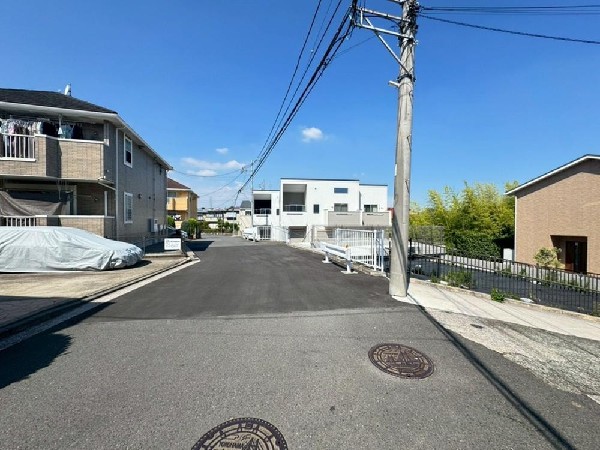 外観:休日は四季を感じながら、ジョギングをしたり、お子様と一緒に遊べる公園です。わが家のお庭感覚で利用できる公園が近くにあると、お子様も伸び伸び成長してくれますね。