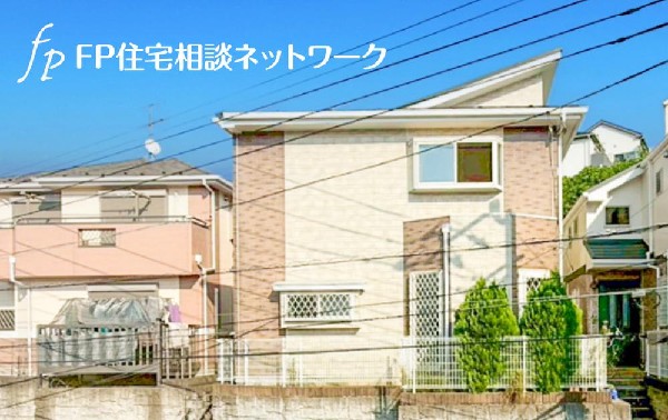 外観:開放感のある現地で、前面道路よりも少し高くなっておりますので、プライベート感も保たれます！高くなっている分、日当りや風通しも良く快適な生活が待っています！