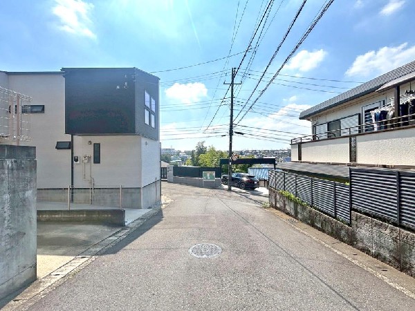 外観:☆☆風通しの良い住宅地☆☆  ゆとりのある住宅地　部屋の窓を開けるとそこには心地よい風が通りぬけます♪
