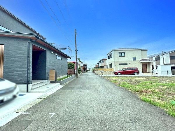 外観:☆☆風通しの良い住宅地☆☆  ゆとりのある住宅地　部屋の窓を開けるとそこには心地よい風が通りぬけます♪