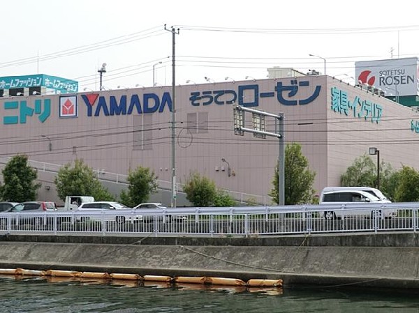 周辺環境:そうてつローゼン磯子店(そうてつローゼン磯子店まで750m 大型スーパーも近くあり買物便利♪)